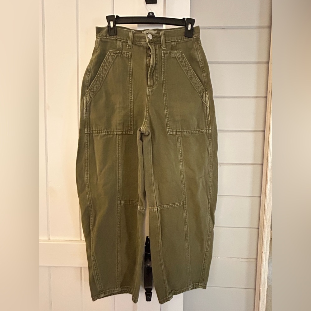 Universal Thread Army Green barrel jeans